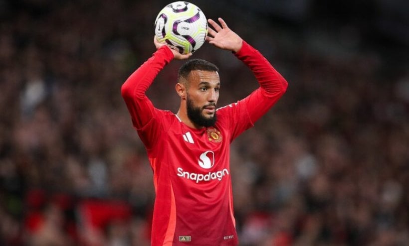 Mazraoui Explains the Differences Between Playing as a Defender and as a Winger at Manchester United